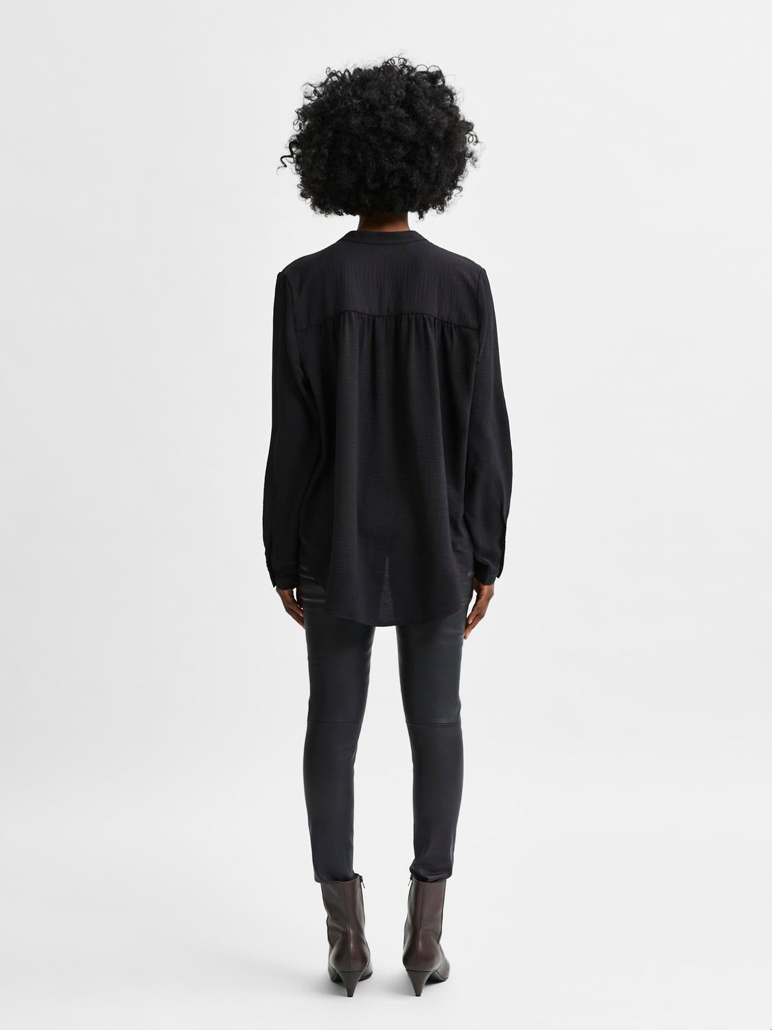 model_shot-back
